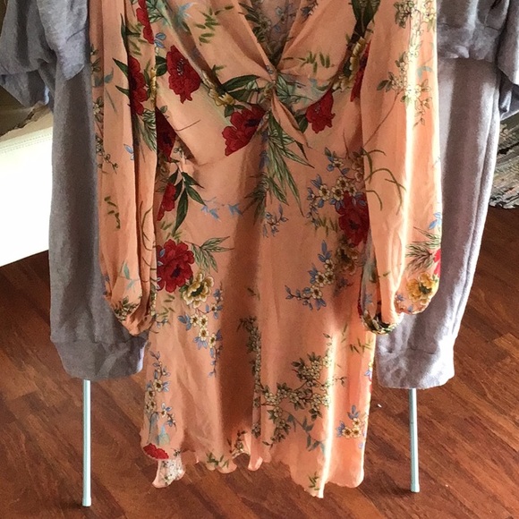 Boohoo summer weight midi dress. - Picture 2 of 3